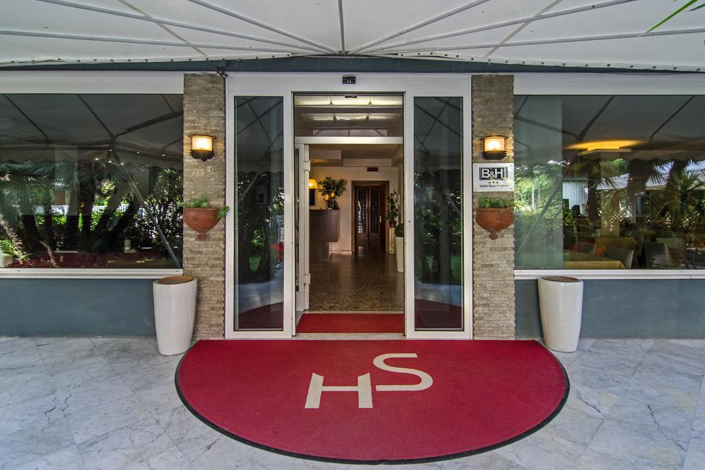 Hotel Scandinavia Марина-ді-Масса Екстер'єр фото